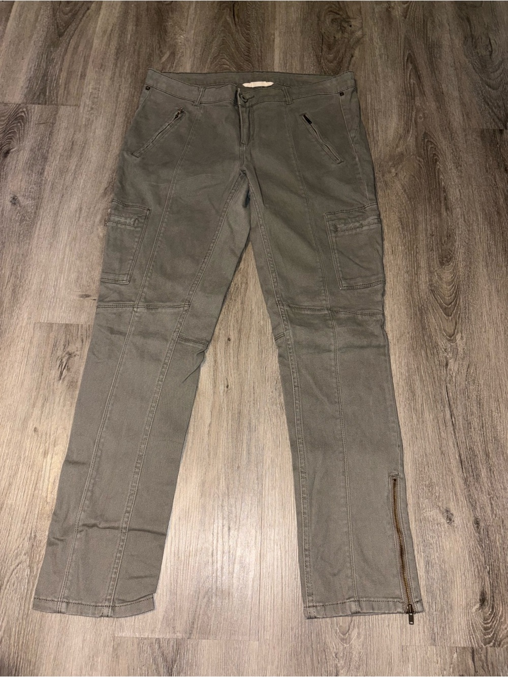 Denver Hayes | Green Cargo Pants